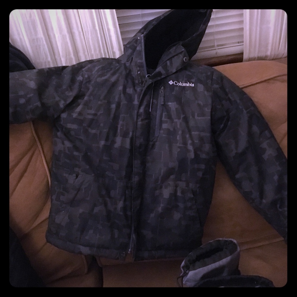 Boys Columbia lot size 8 (small) boots 13